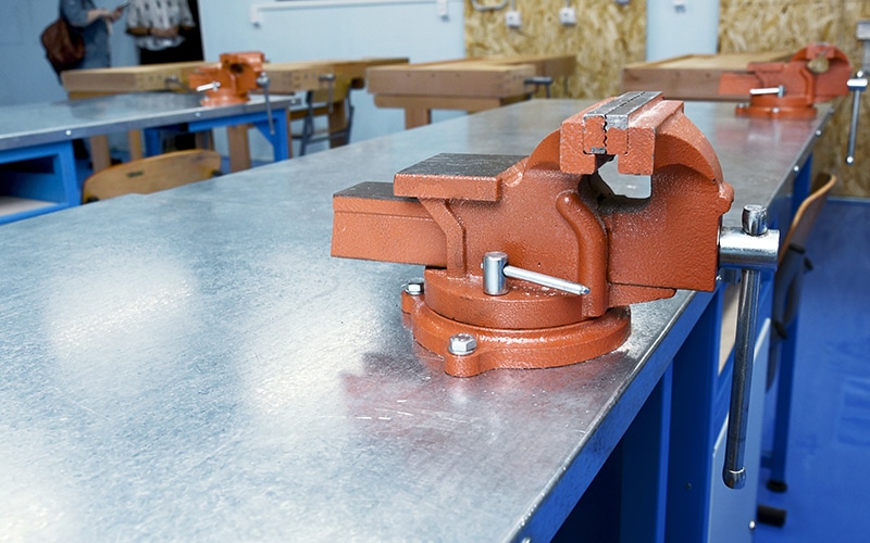 Fabbrica-per-tavoli-lavoro-industriali-lombardia
